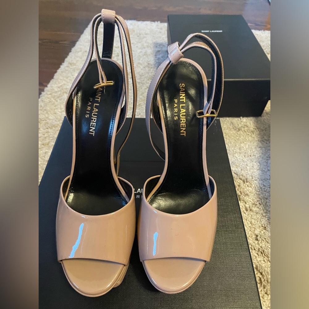 SAINT LAURENT
Vitello Vernice Tribute 105 Sandals 37 Soft Nude